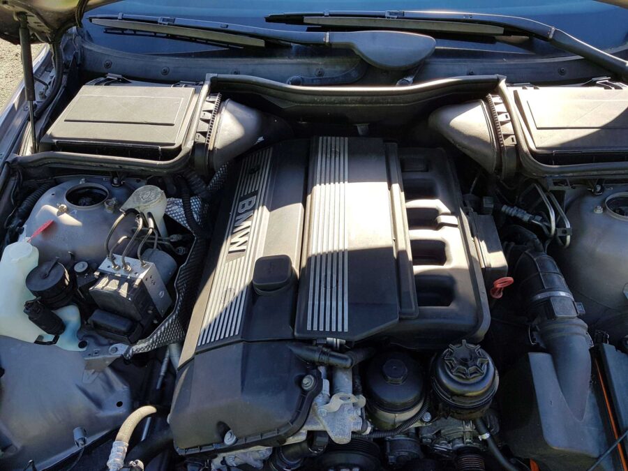 BMW M54B25 motor