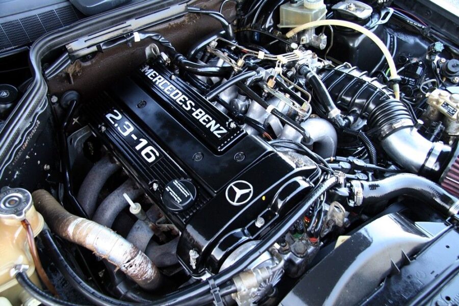 Mercedes-Benz M102 E23/V23 2.3 literes motor