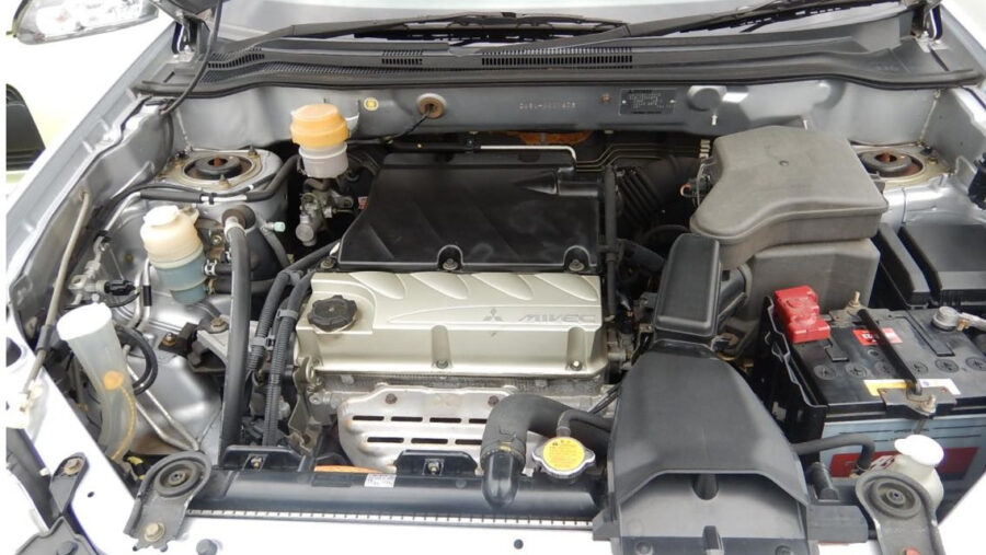 Mitsubishi 4G69 motor 2.4 l