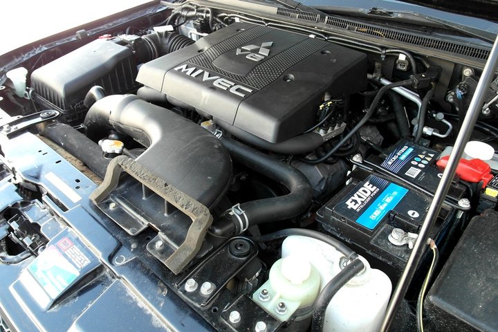 Mitsubishi 6G75 3,8 l motor