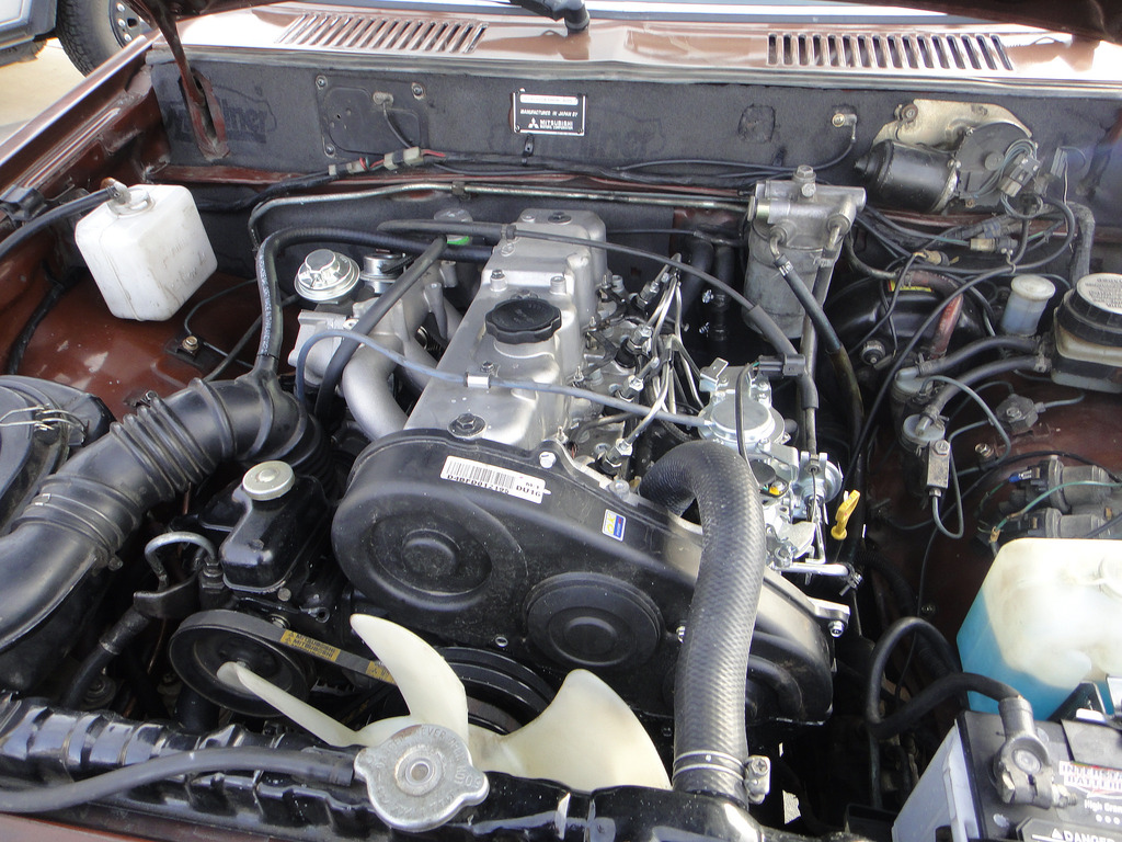 Mitsubishi 4D55 2.3 dízelmotor