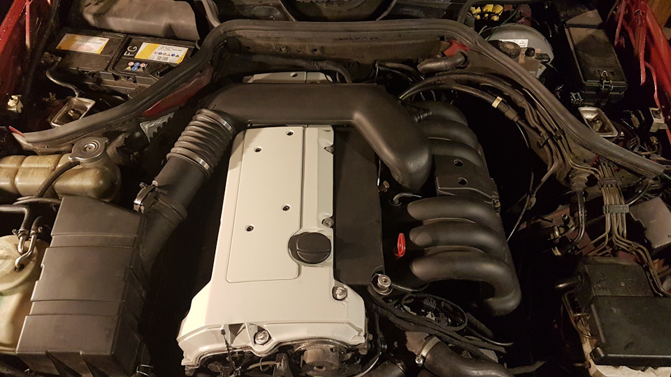 Mercedes-Benz M104 E32 3.2 motor