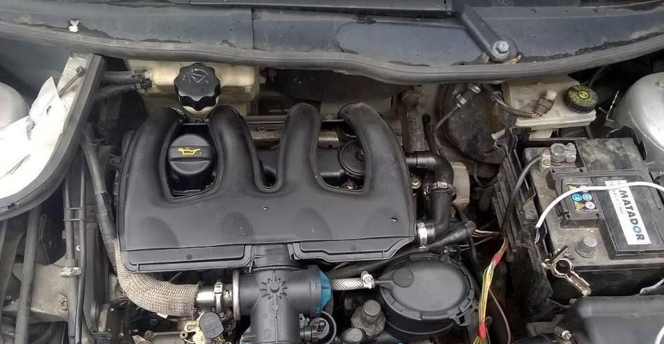 Citroen/Peugeot 1.9 D DW8 motor