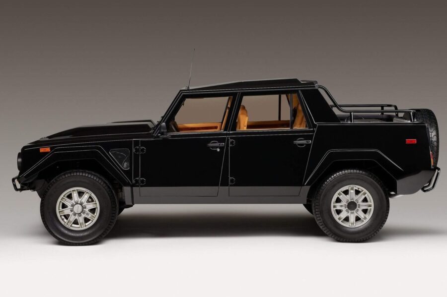 Lamborghini LM002. Terepjáró szuperautó