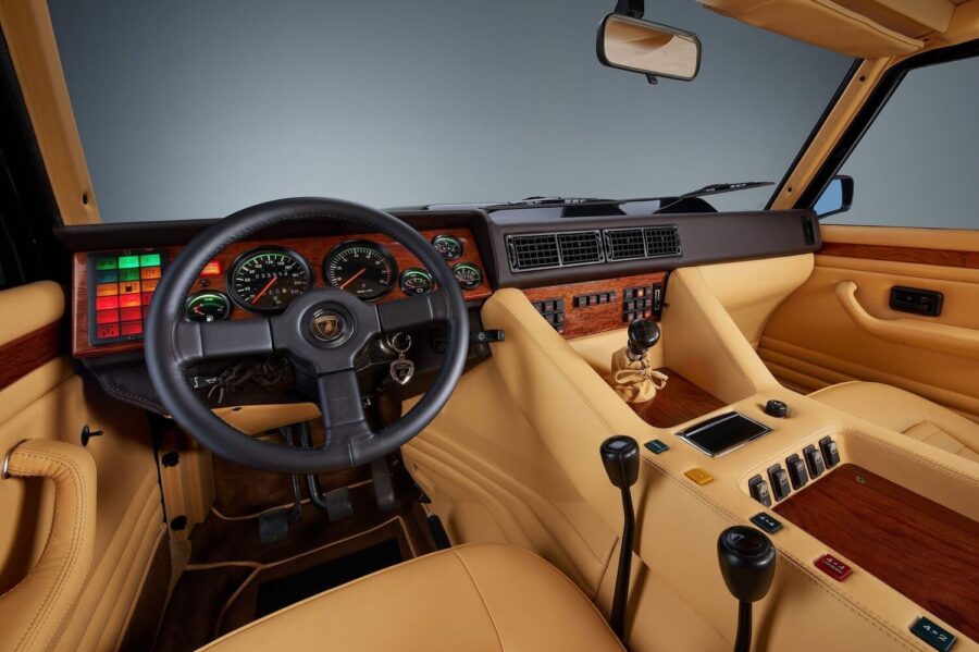 Lamborghini LM002. Terepjáró szuperautó