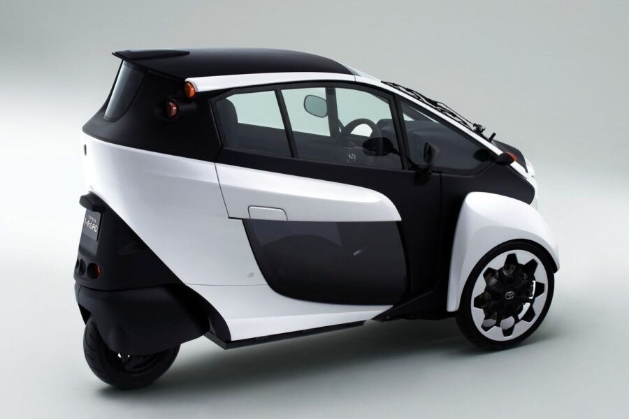 Toyota i-Road. Egy autó és egy motorkerékpár között