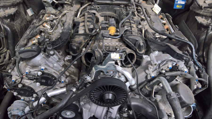 Mercedes M278 4.6 motor